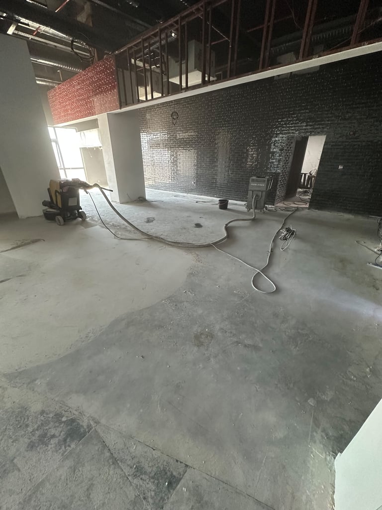 Cez İnşaat West Park Etrio beton silim parlatma ve cilalama işlemi uygulaması yapılan endüstriyel alan